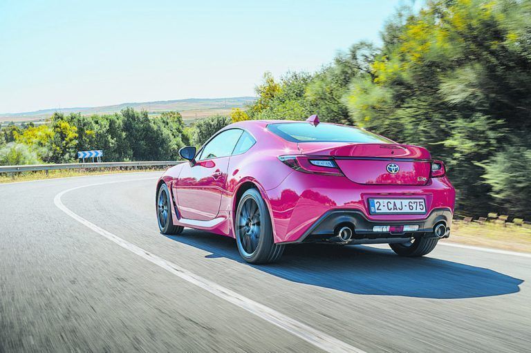 Hier spielt die Musi: Schlichtes GR86-Heck, aerodynamisch perfektioniert. Werk