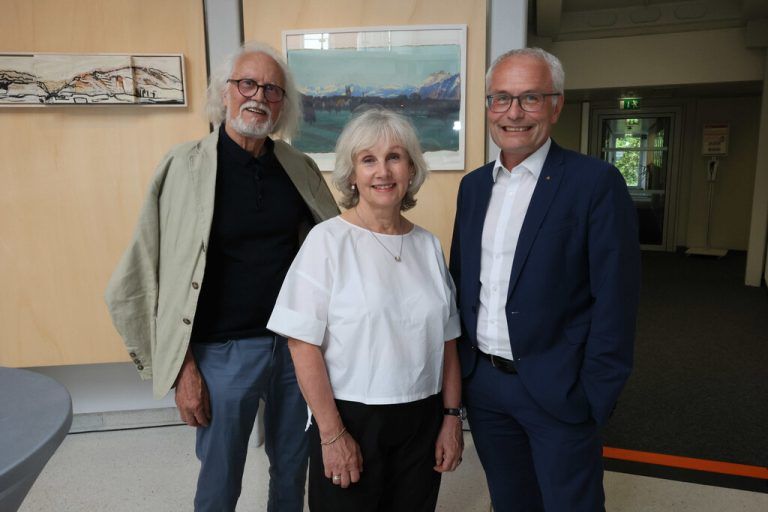 Hugo Ender, Birgit und Sparkassen-Vorstand Anton Steinberger.