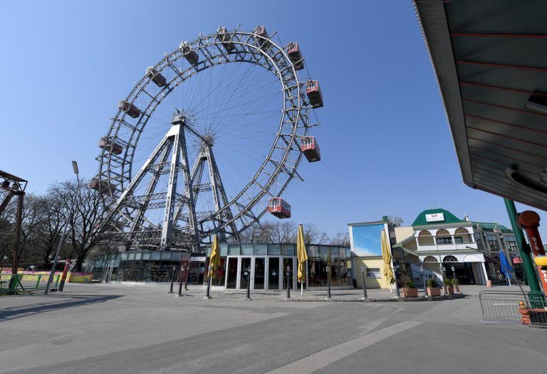 Im Prater saßen die Menschen in den Fahrgeschäften fest. apa