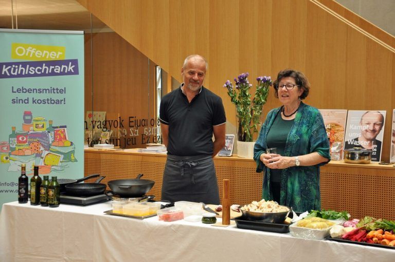 Ingrid Benedikt erklärte zu Beginn das Prinzip des Offenen Kühlschranks.