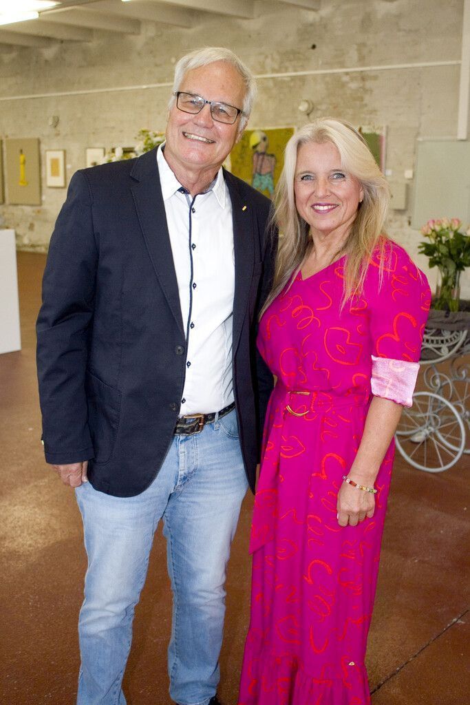 Irene Sperlich und Rudolf Schwarz beim Galerierundgang.