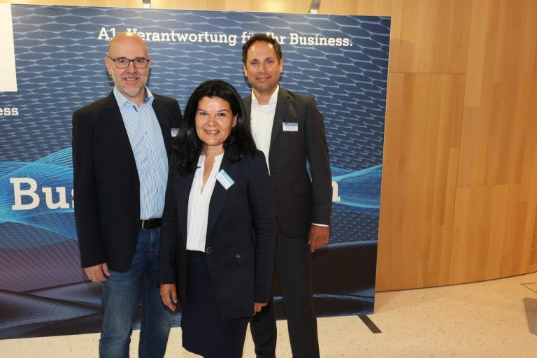 Jürgen Jussel, Vizebürgermeisterin Sandra Schoch und Paul Stadelmann.