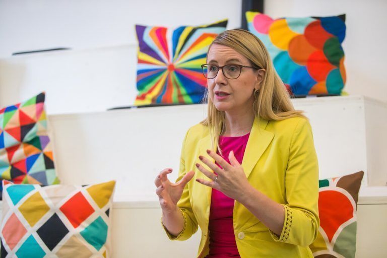 Kaufhaus Österreich endet für Ex-Ministerin Schramböck mit einer Bruchlandung. PS