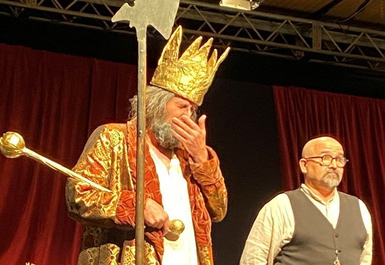 Absurd, schwarzhumorig, märchenhaft und dann doch wieder tief ernst: "Der König stirbt" von Eugène Ionesco in Bizau. <span class="copyright">VN/cd</span>