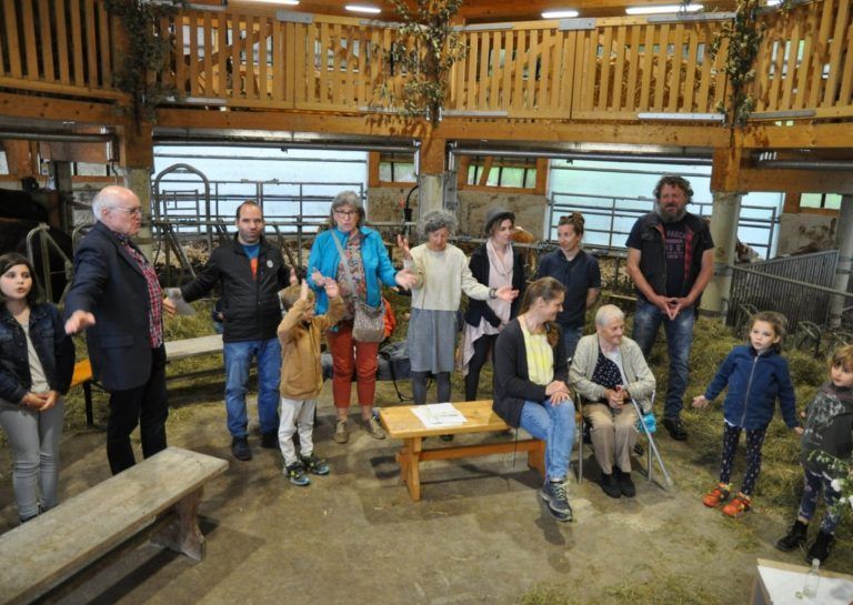In Röthis fanden die traditionellen Maiandachten in diesem Jahr auf verschiedenen Bauernhöfen statt. <span class="copyright">Pfarre Röthis</span>