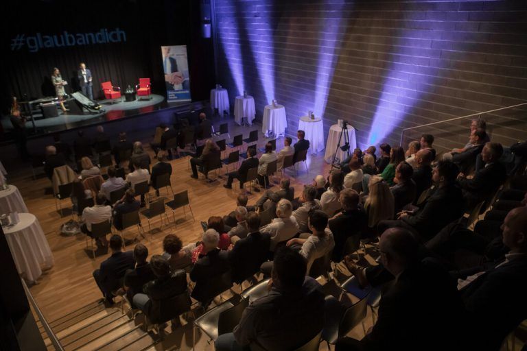 Markus Prock lässt das Publikum an seinen prägendsten Erfahrungen teilhaben. VN/Paulitsch
