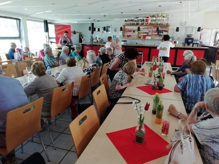 Mitglieder des Pensionistenverbandes Rankweil trafen sich in der „Gastra“. Dabei wurden die Mütter im Verband gefeiert. PVö Rankweil