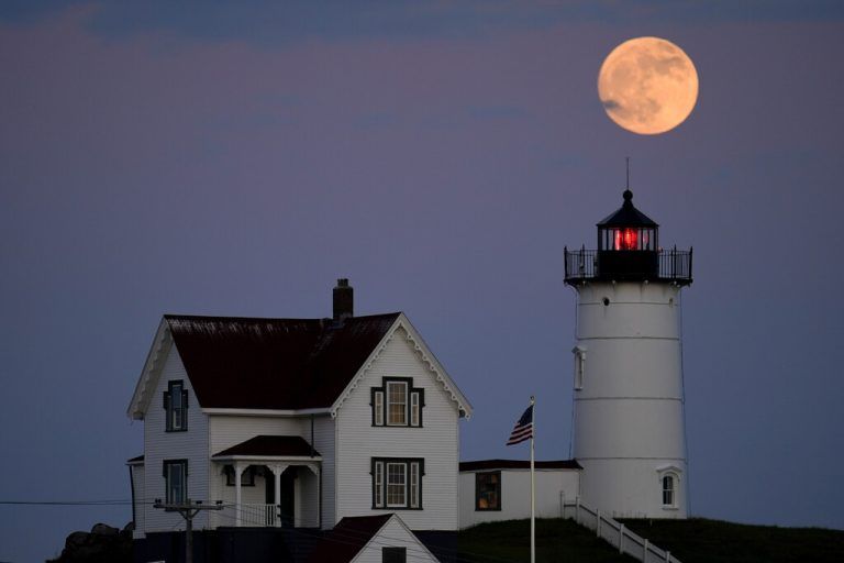 Mittwochnacht befand sich der Mond am erdnächsten Punkt seiner Umlaufbahn um die Erde. Hier zu sehen im US-Bundesstaat Maine. AP