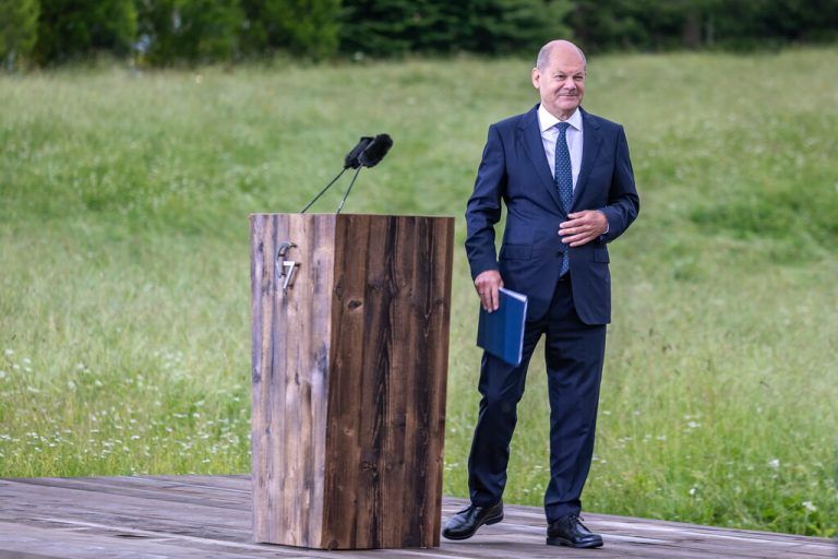 Nach dem dreitägigen Treffen in Elmau zog der Gastgeber, Deutschlands Kanzler Scholz, Bilanz. APA/EXPA/Groder