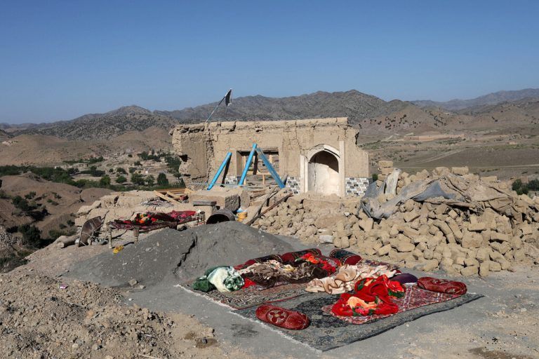 Nach dem Erdbeben in Afghanistan wird das Ausmaß der Zerstörung klar - wie hier bei einer Moschee in der östlichen Provinz Paktika. REUTERs