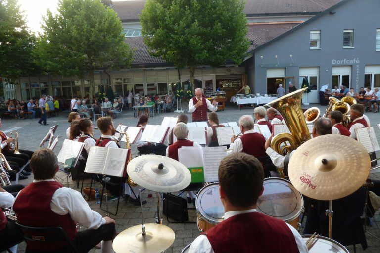 Nach der Fronleichnamsprozession wurde das 1. Platzkonzert gespielt.bmv nenzing