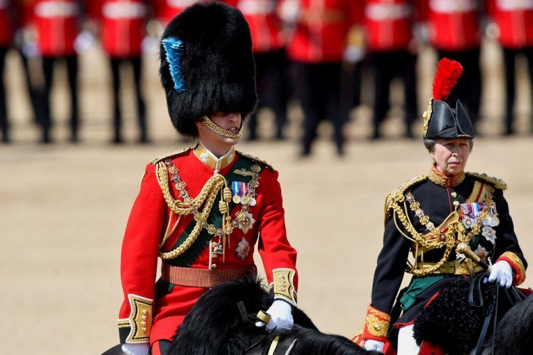 Prinz William und Prinzessin Anne nahmen an der Militärparade teil.