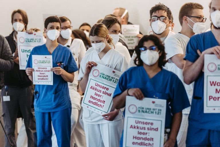 Protest des Gesundheitspersonals im Februar 2022: Der Pflegekollaps droht. vn/sams