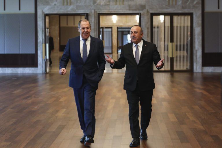Sergej Lawrow und Mevlüt Cavusoglu trafen sich in Ankara. AP