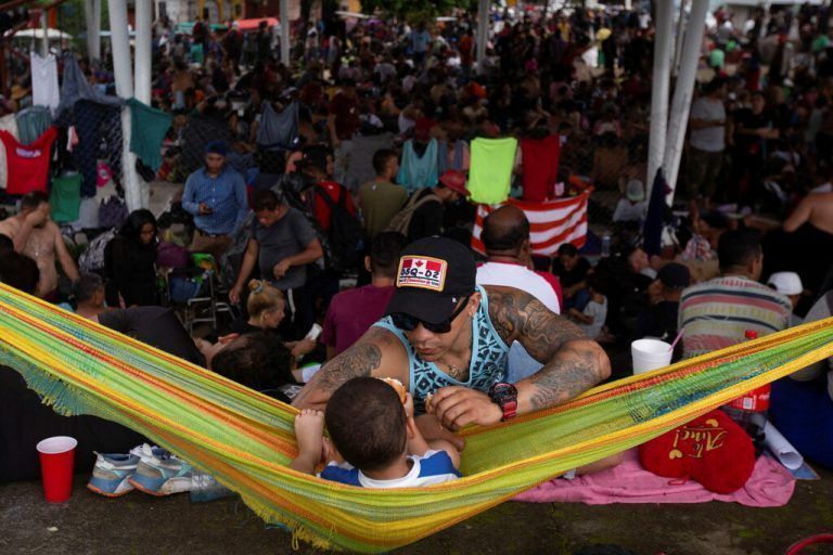 Tausende Migranten, die meisten davon aus Venezuela, haben sich Anfang der Woche in Südmexiko auf den Weg Richtung Norden gemacht. TPX