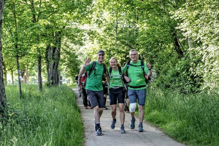 Thomas, Karin und Klaus auf dem Megamarsch München–Mittenwald. Lauftreff