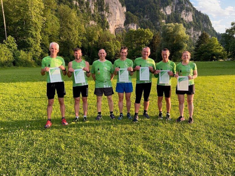 Über 80 Jahre Lauferfahrung: Die stolzen Absolventinnen und Absolventen des Trainerfortbildungskurses.lauftreff