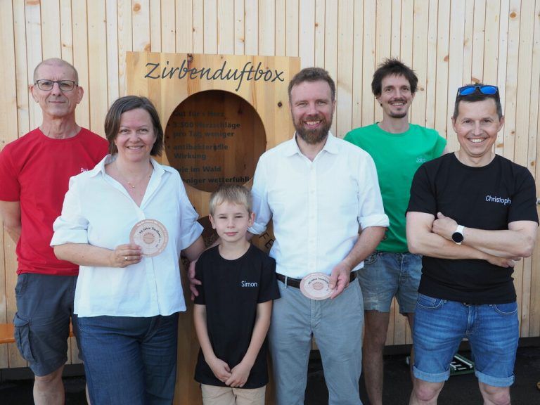Ursula und Hubert Feldkircher mit Simon und den Mitarbeitern Peter Post, Jakob Maria Burtscher und Christoph Heim. SIE