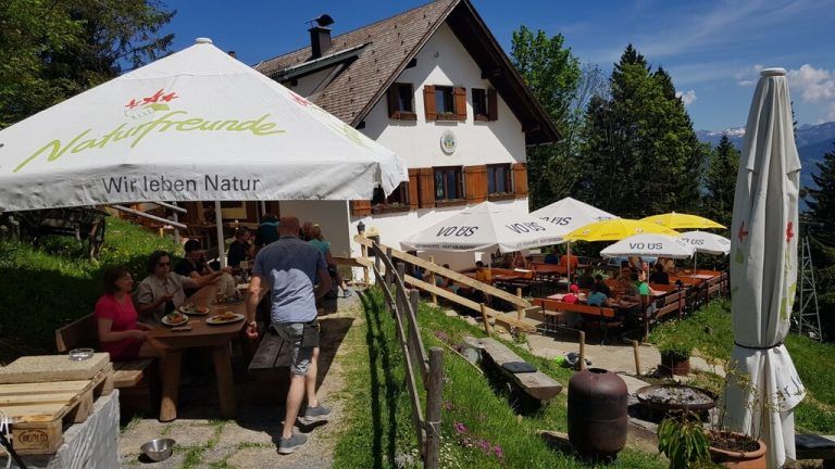 Vor 100 Jahren mühevoll erbaut ist die Feldkircher Hütte heute ein beliebter Rastplatz für Wanderer. BRA
