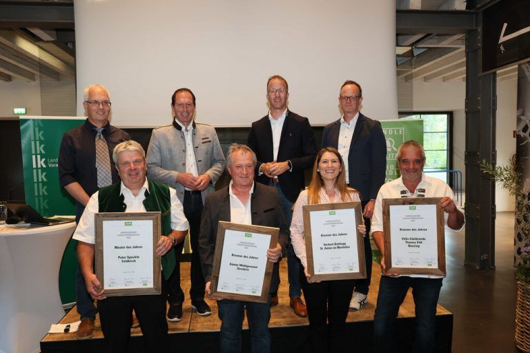 Vorne: Peter Speckle, Günter Wohlgenannt, Alexandra Battlogg und Thomas Vith. Hinten: Ulrich Höfert, LWK-Präs. Josef Moosbrugger, LR Christian Gantner und Ländle Marketing-GF Marcel Strauß. AME