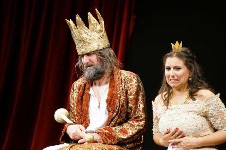 Walter Gmeiner als König und Katharina Amann als Königin Marie. ludwig berchtold