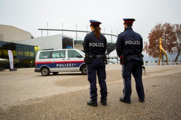 Die Polizei befindet sich in der Festspielsaison in ständiger Einsatzbereitschaft, auch mit Hilfe ausländischer Kollegen. vn/paulitsch