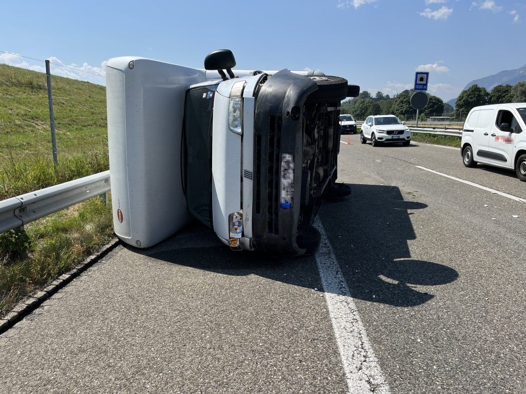Reifenplatzer auf der Autobahn
