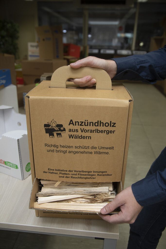 Bei dem Feuerholzspender wurde großer Wert auf Nachhaltigkeit und Funktionalität gelegt. 