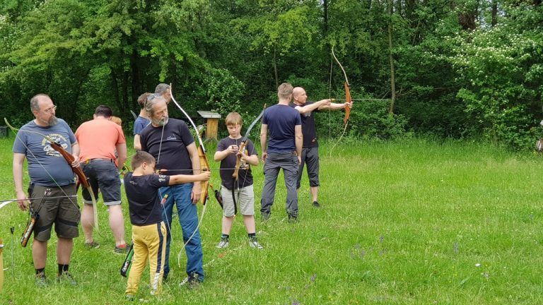 Bogenschießenschnupperkurs für Väter und Kinder. Familienverband