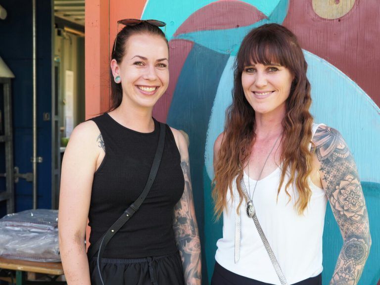 Claudia Zojer (l.) und Fotografin Desiree Kreil.