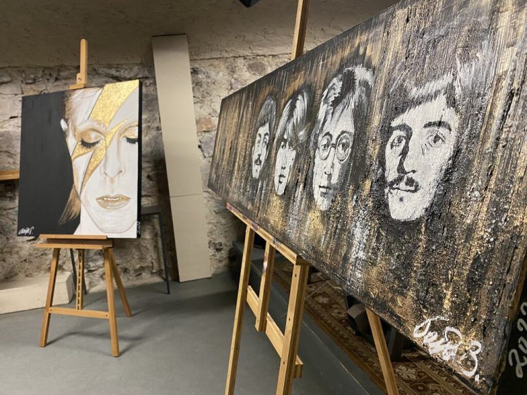 Das erste Porträt, an das sich die Hobbykünstlerin wagte, war das der Beatles. 