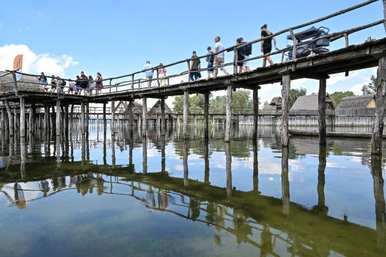 Das Pfahlbaumuseum Unteruhldingen, das im Bodensee steht, feiert heuer sein 100-jähriges Bestehen. APA, DPA/Kästle