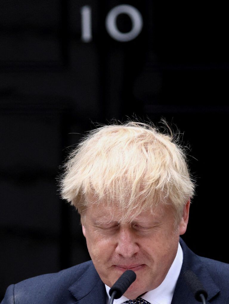 Der Regierungschef verkündete zunächst den Rücktritt als Tory-Chef. rTS