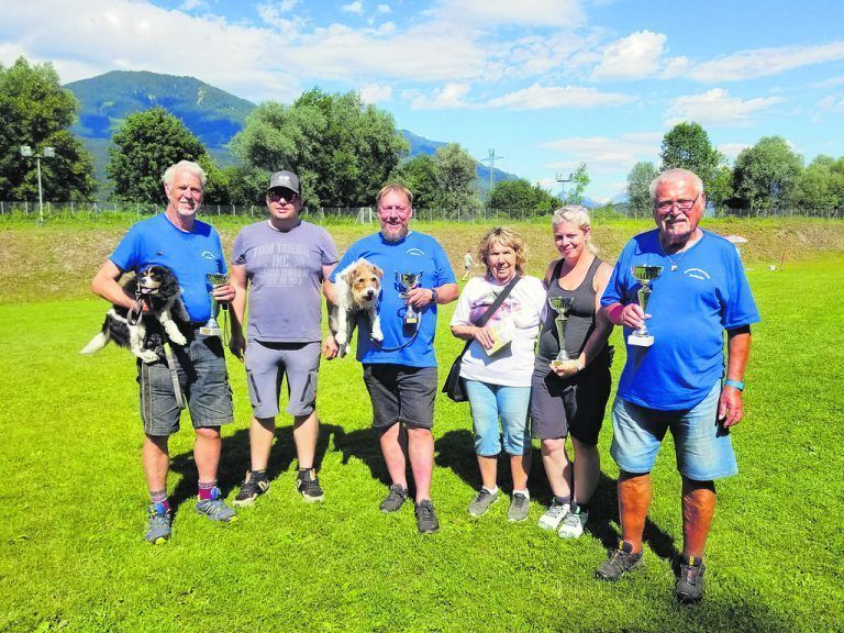 Die Agilitystarter aus Rankweil. Insgesamt gingen beim 1. Agility Cupbewerb in diesem Jahr 63 Menschen mit ihren Hunden an den Start. Hsv Rankweil