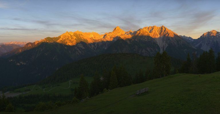 Die Berge bei Vollmond im Sommer erleben.Bergbahnen Brandnertal