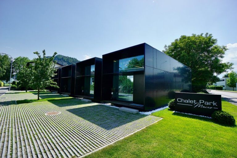 Die Chalets in Mäder bieten Platz für bis zu fünf Gäste pro Haus. ImmoAgentur