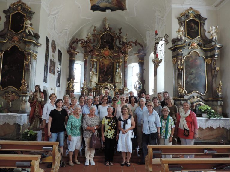 Die Kirchenchormitglieder in der Pfarrkirche Schwarzenberg. Kirchenchor Hatlerdorf