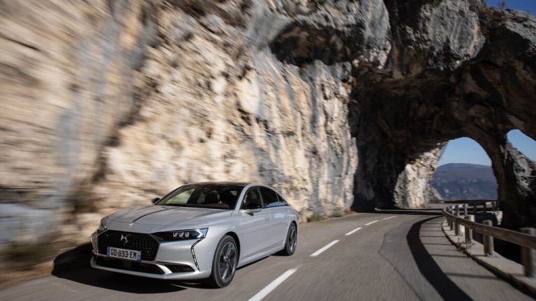 DS9: Der fast fünf Meter lange Franzose ist hierzulande ausschließlich als PHEV orderbar, mit 225, 250 oder 360 Allrad-PS. Der Preis: ab 54.650 Euro.