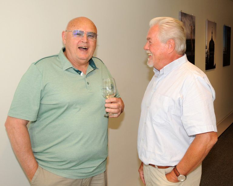 Erich Gasser mit dem ärztlichen Leiter des Instituts, Dr. Rudi Brugger.