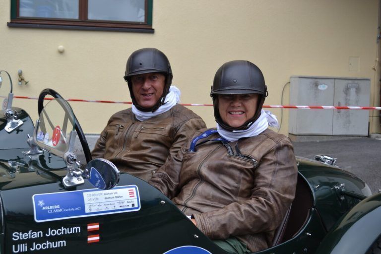 Ex-Bürgermeister Stefan Jochum mit Gattin Ulli in ihrem Alvis Firebird Special.