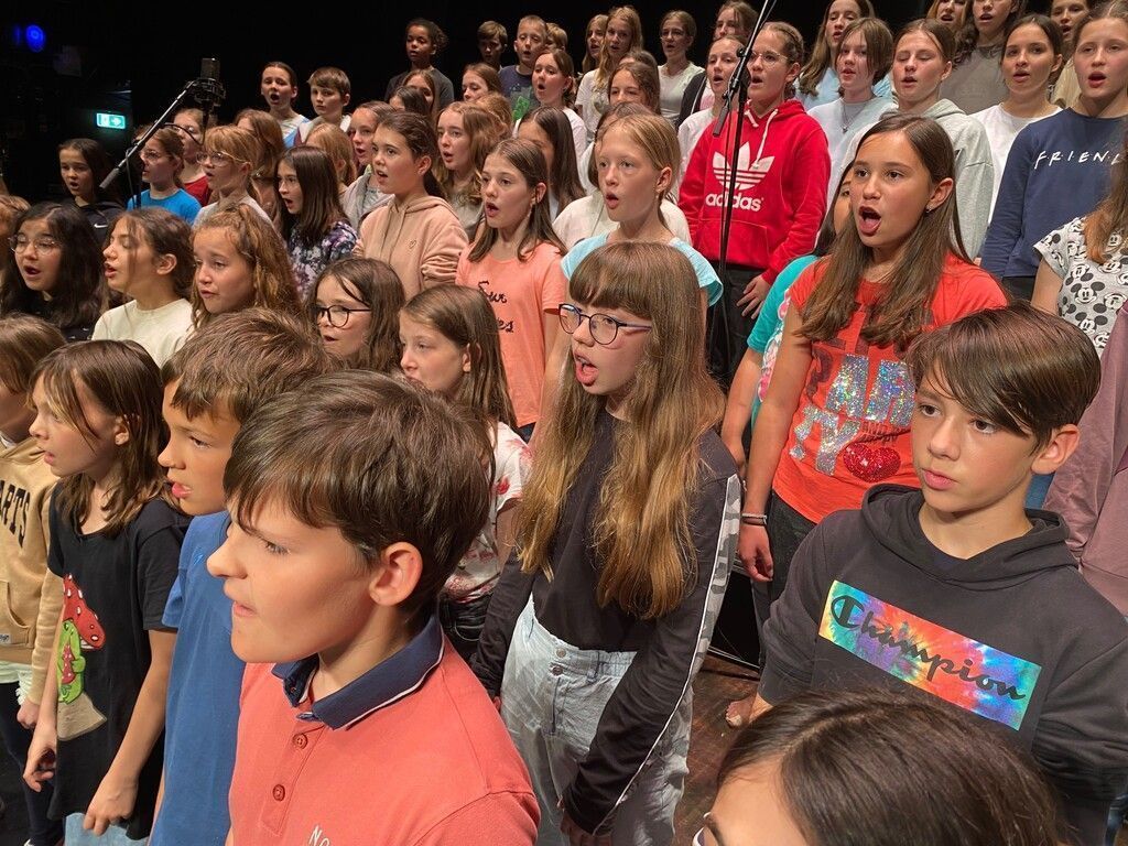 Rund 2200 junge Stimmen bilden einen Chor