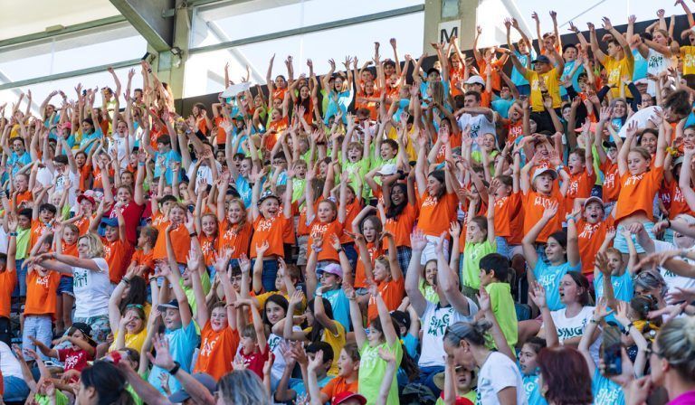 Kinderstimmen statt jubelnden Fußballfans in Altach