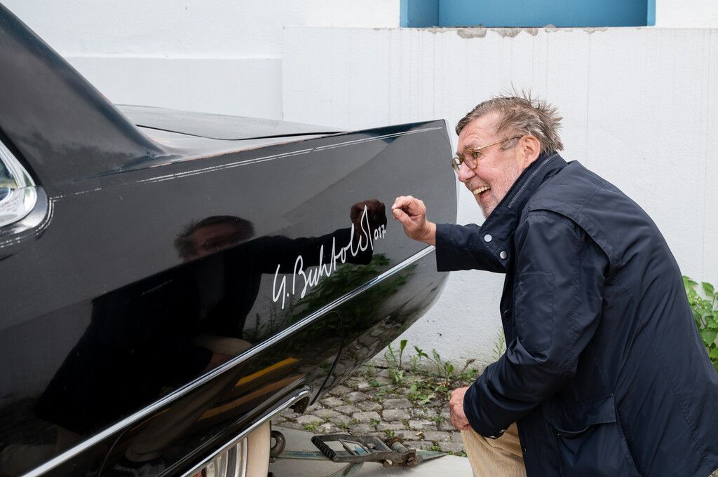 Wie der Cadillac aufs Dach kommt