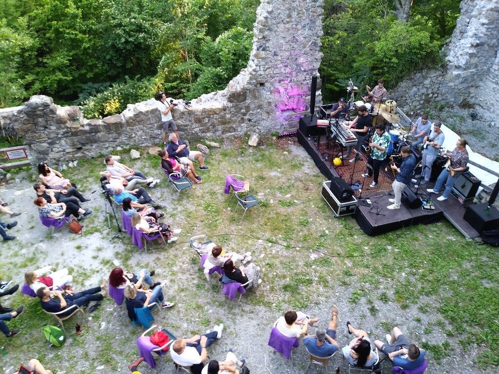 Festival auf der Burgruine