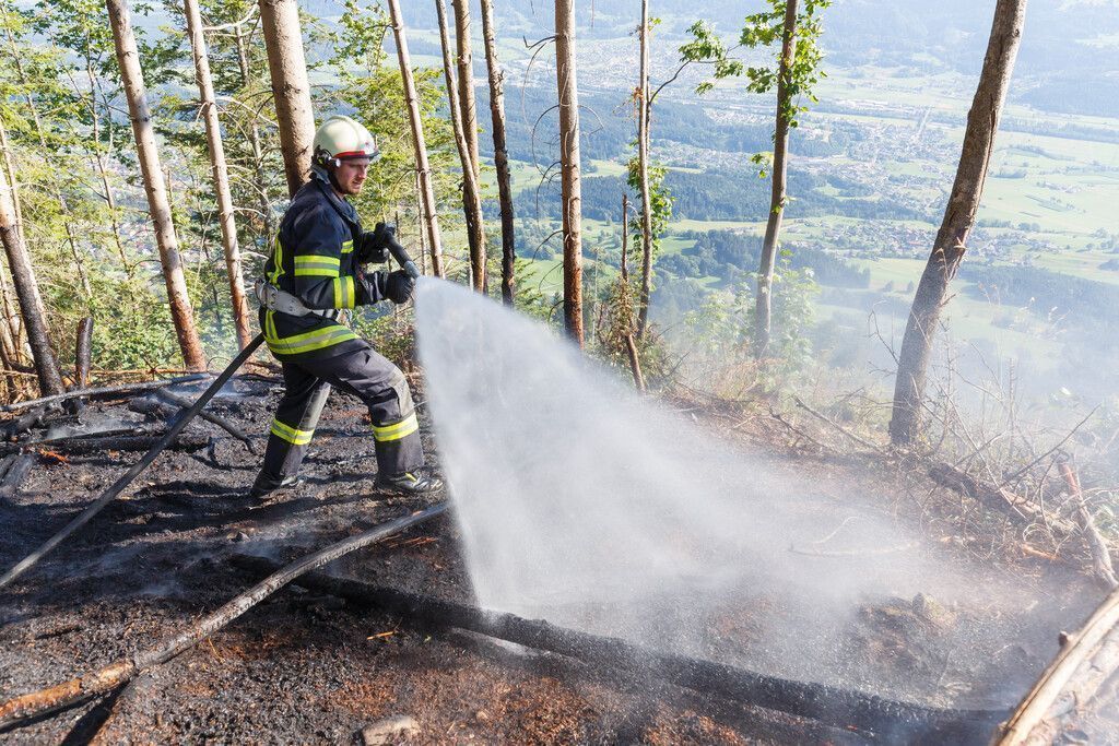 Feuerwehr war am Wochenende im Waldbrandeinsatz. Die Gefahr bleibt groß. »A8