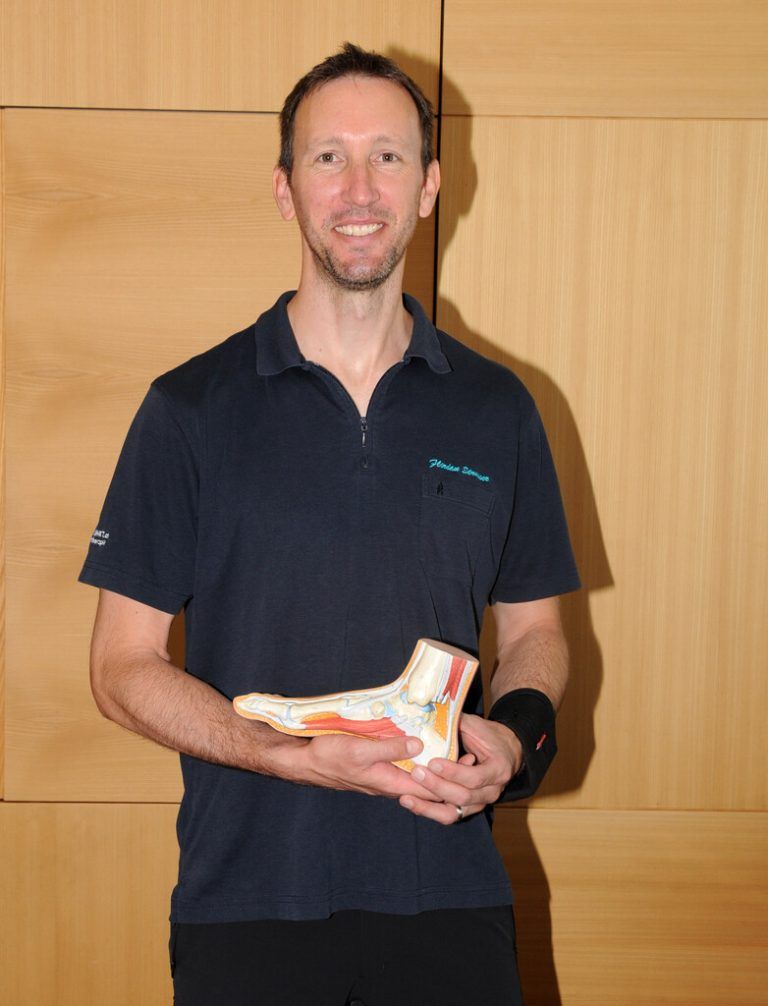 Florian Strasser sorgt als Physiotherapeut für beweglichere Gelenke.