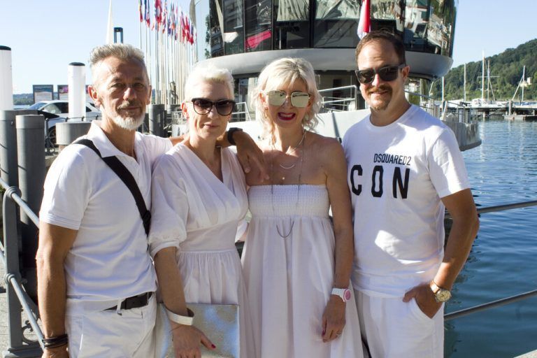 Helmut Hölzl mit Kerstin und Claudia und Michael Mayer zog es ebenso auf die Sonnenkönigin. franc