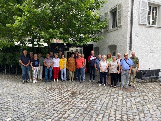 Koblacher Senioren besuchen das schiefe Haus