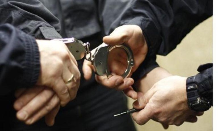 In Feldkirch klickten für den Tatverdächtigen die Handschellen.  symbol/polizei