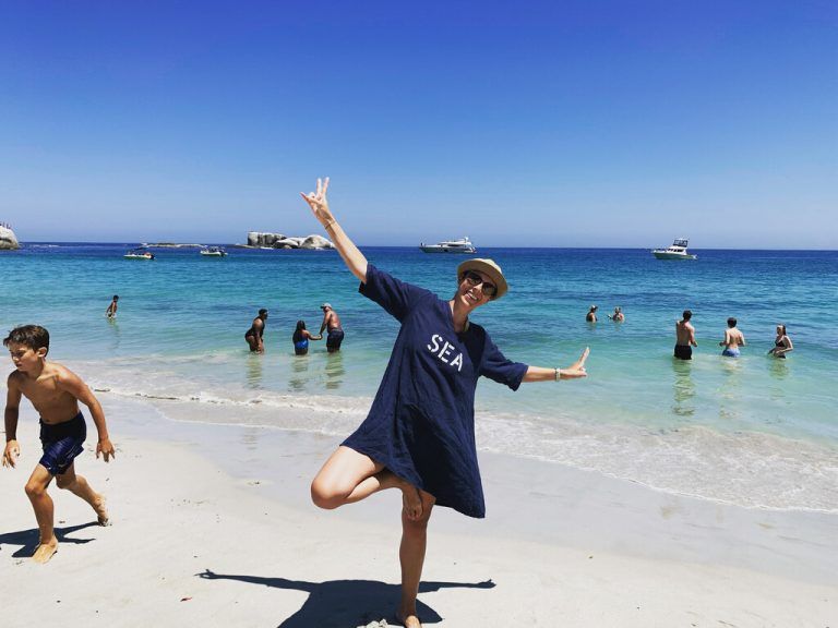 Jessica Adams ist gerne am Meer und in der Natur. Dort tankt sie Kraft für den Alltag.